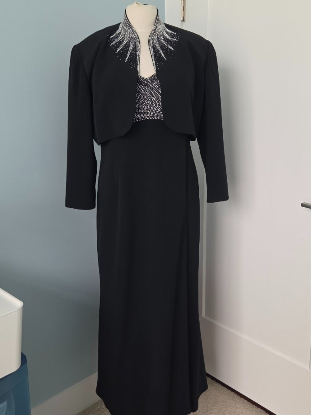 DAYMOUR COUTOUR PETITE BLACK BEADED A-LINE EVENING GOWN, SIZE 16P